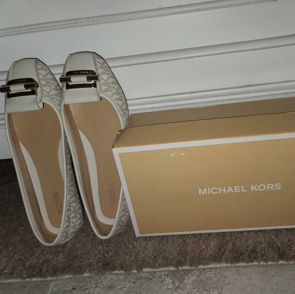Michael Kors white and gold flats